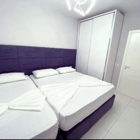 Hotel Lux Velipoje 4*